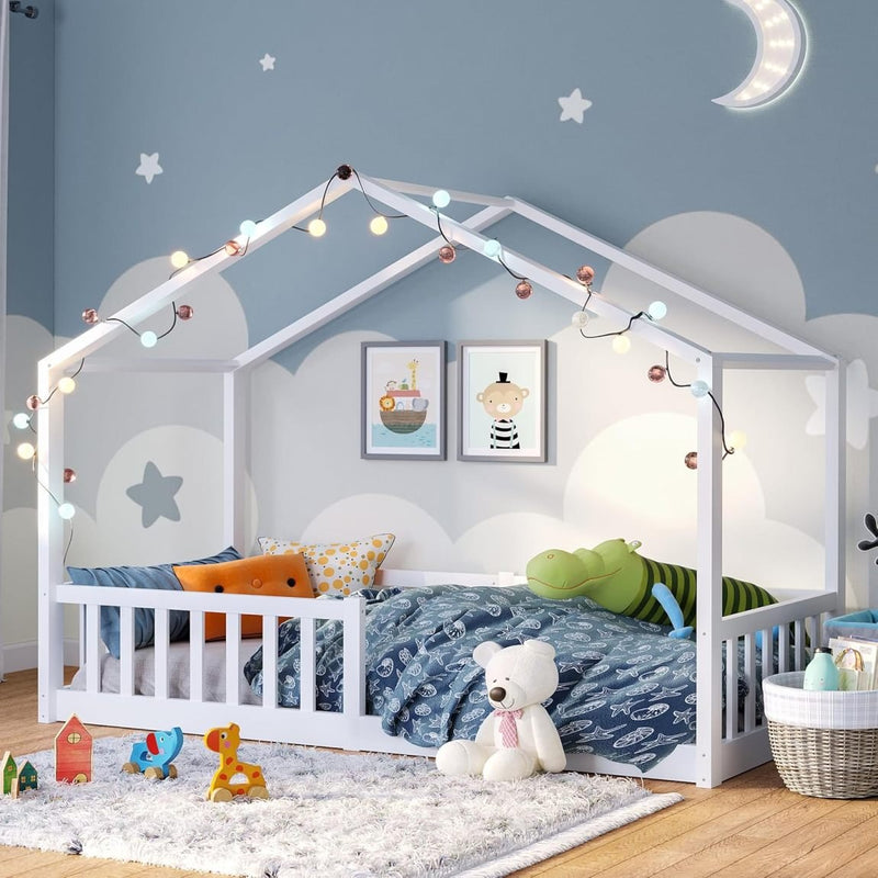 Bellabino Bia Lit cabane enfant 140 × 200 cm – Barrière anti-chute, sommier à lattes, lit Montessori au sol en pin massif blanc